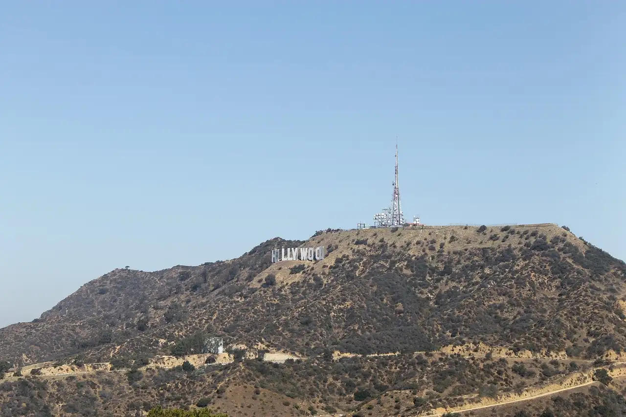 Mount Lee seen from afar, with the Hollywood Sign and a radio mast on the top