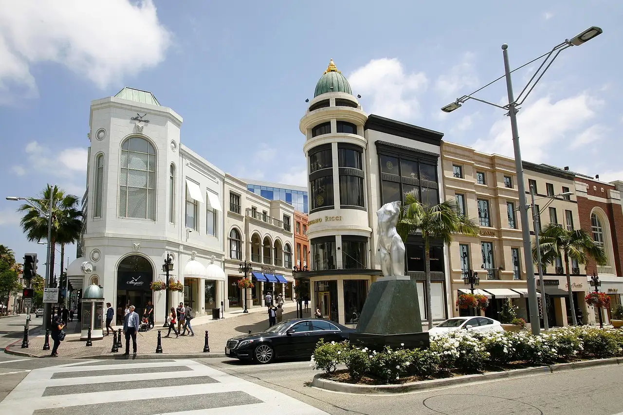 White shop buildings and palm trees on Rodeo Drive in Beverly Hills